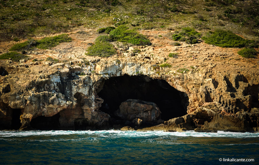 Cova Tallada desde el mar