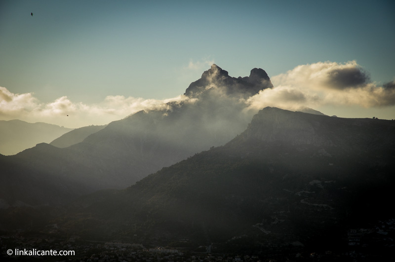 Sierras de Oltà y Bèrnia desde Ifach