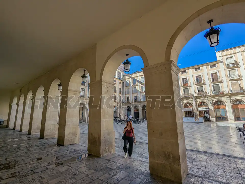 Qué ver en Alcoy en un día: ruta a pie por sus lugares imprescindibles 6 Plaça de Dins, Alcoi