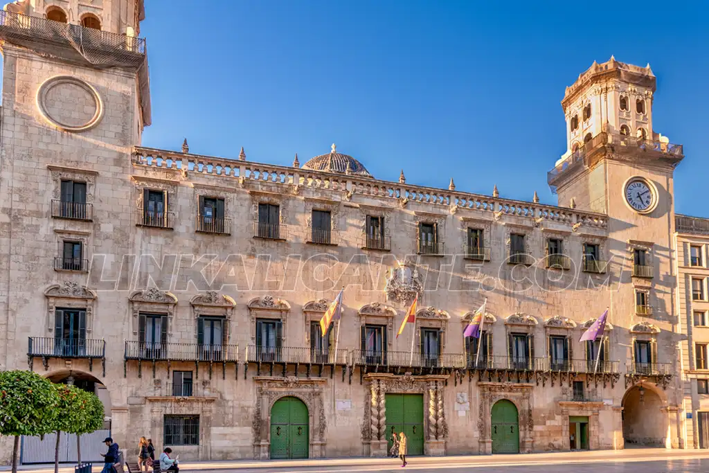 Qué ver en Alicante: 12 lugares imprescindibles según un alicantino 8 Qué ver en Alicante, Ayuntamiento