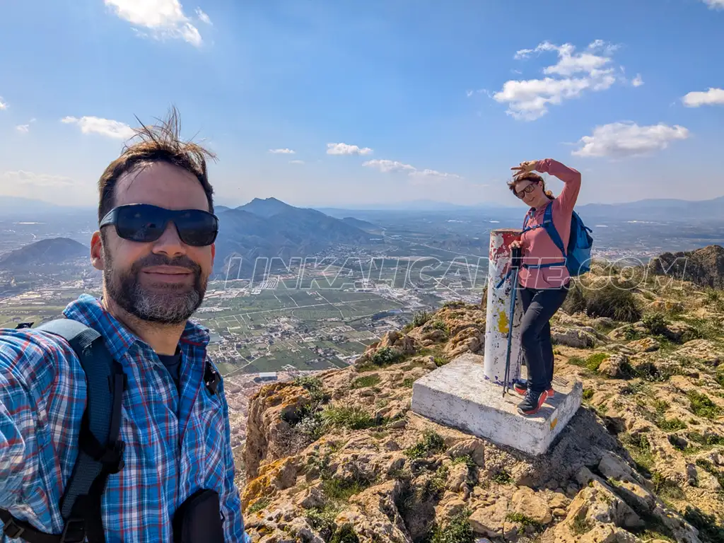 Alto del Águila y Pico del Chinar desde Callosa de Segura, PR-CV 54 8 Alto del Águila, vértice geodésico, 568 m.