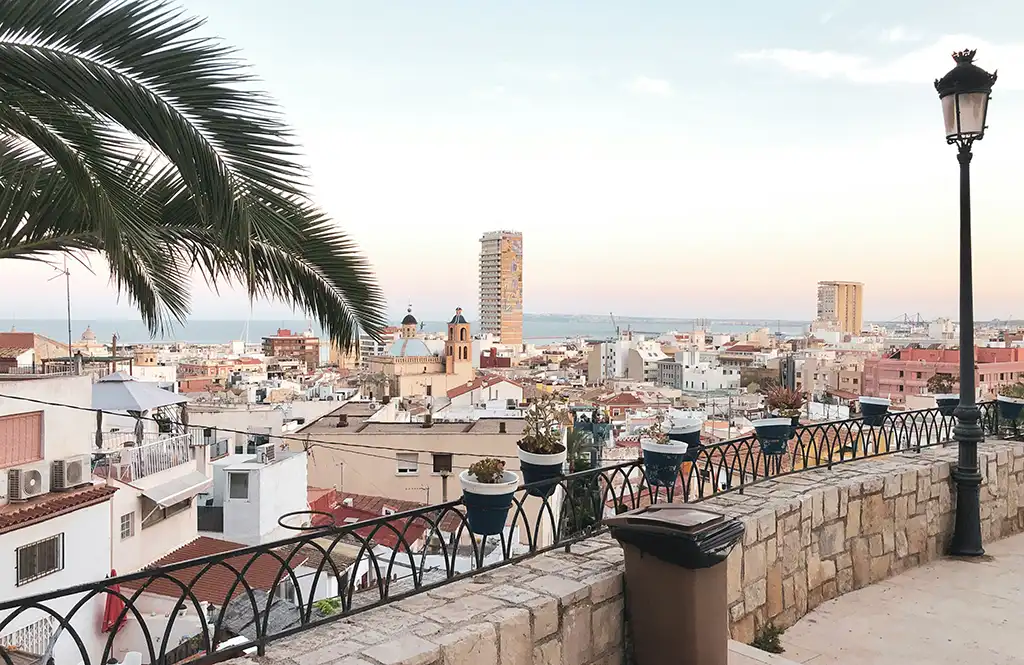 Ruta a pie por Alicante para aprovechar unas horas libres 10 Vistas desde el Barrio de Santa Cruz, Alicante