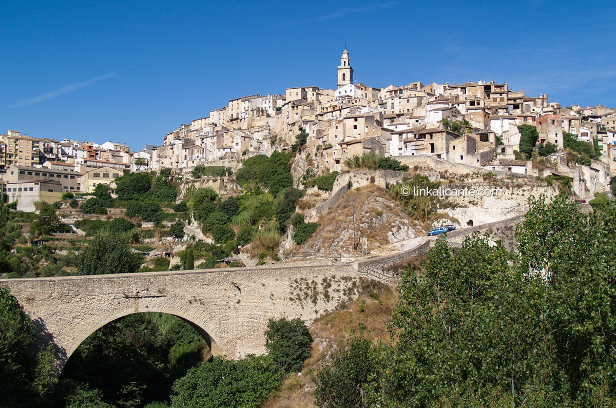 Bocairent i les Covetes dels Moros LinkAlicante