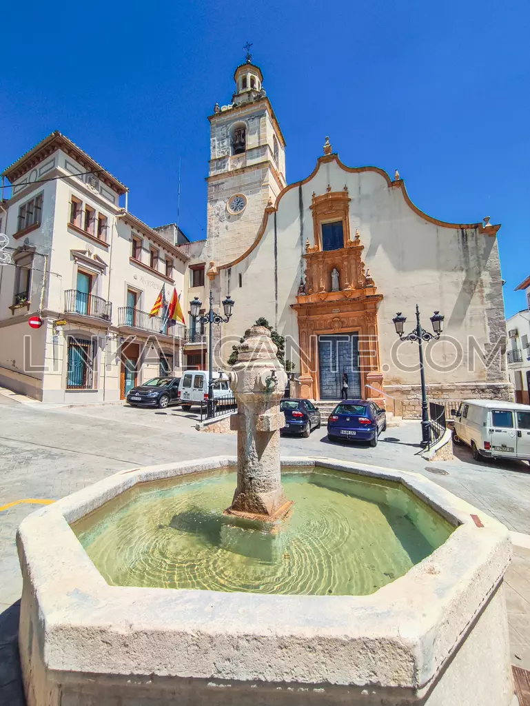 bolbaite-iglesia-plaza-pueblo-canal-navarres