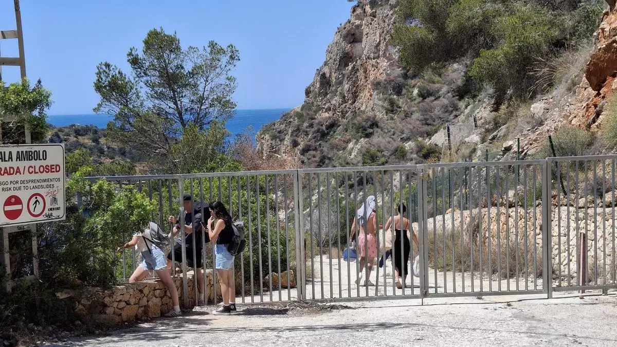 Cala Ambolo acceso cerrado