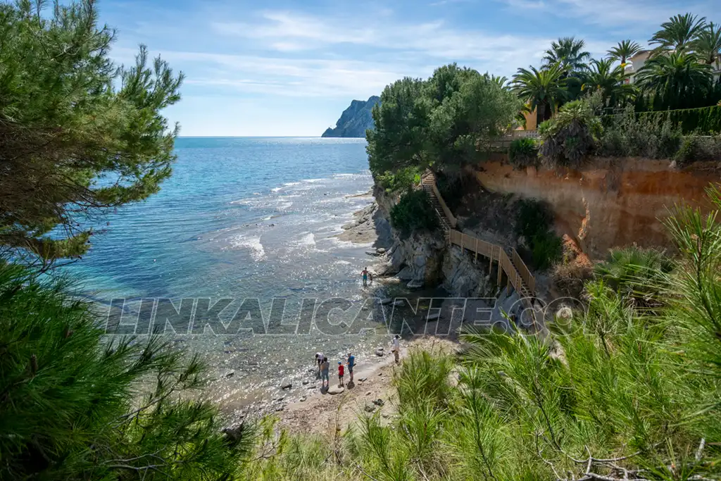 Cala del Mallorquí, escaleras de acceso