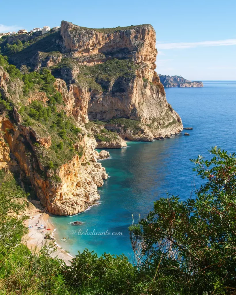 cala-moraig-cliffs-benitatxell