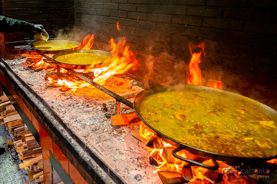 Dónde comer la mejor paella en Valencia y alrededores: 10 restaurantes para acertar 4 Paella a leña en Casa Carmela, Valencia