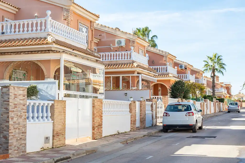 La Vega Baja fuera de temporada: qué ver en Torrevieja, Guardamar y Orihuela de octubre a abril 16 Residencial en Torrevieja