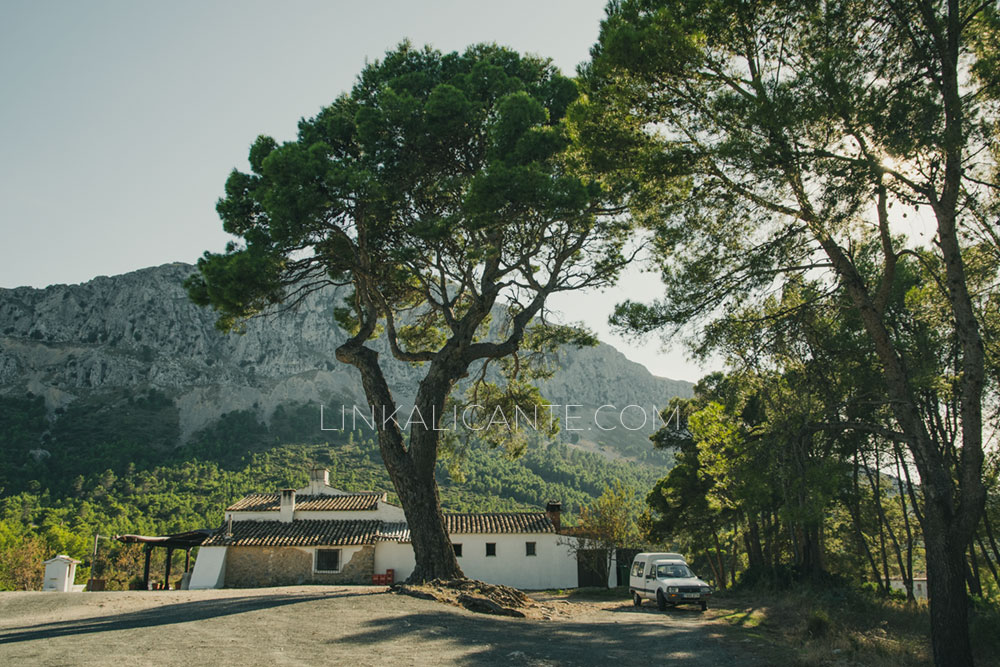 Cases de Bèrnia route of the Forat