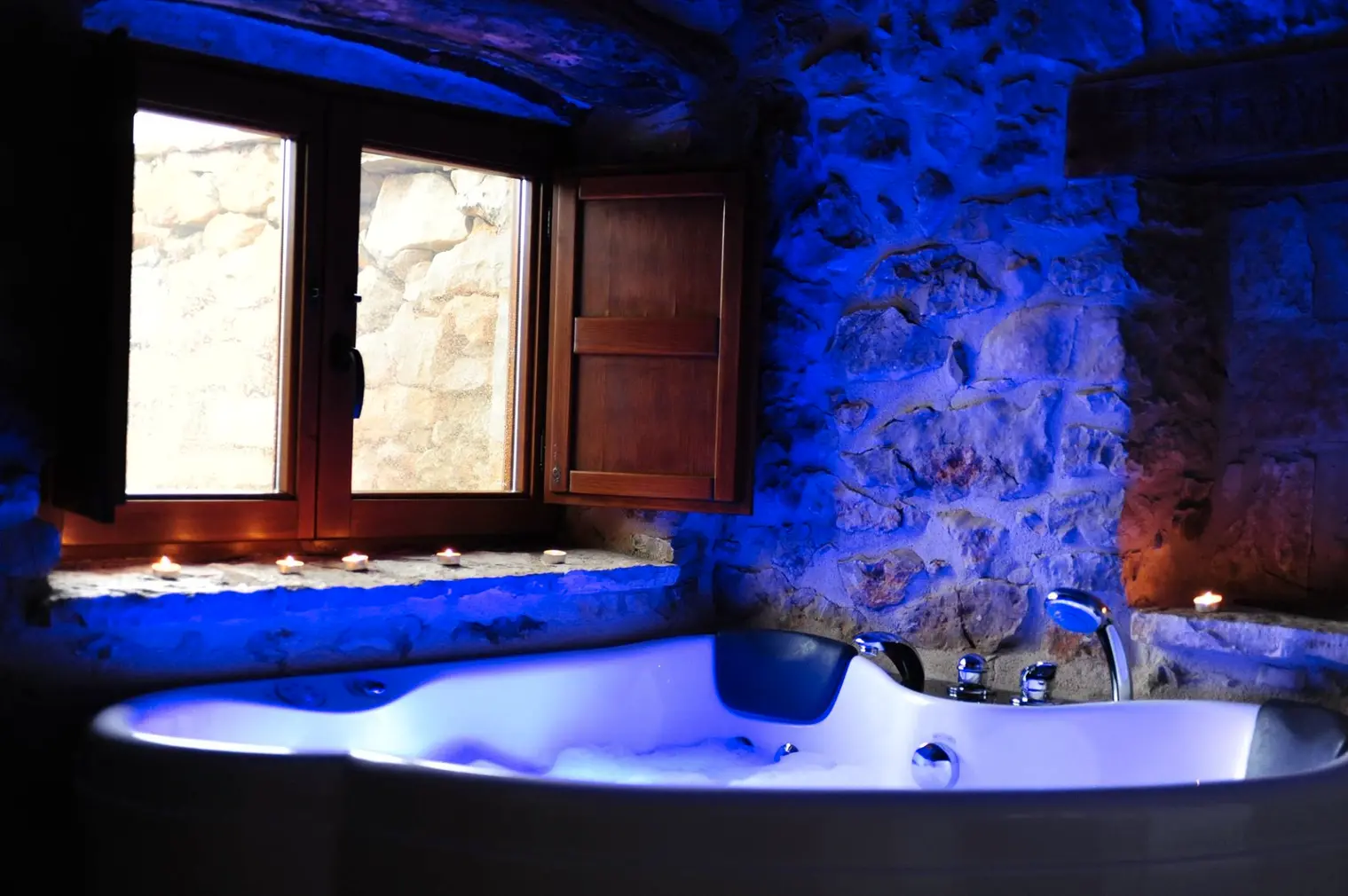 10 Hoteles con jacuzzi en Castellón: los mejores alojamientos para una escapada romántica 20 Casita Dragons, Eco Aldea Rural