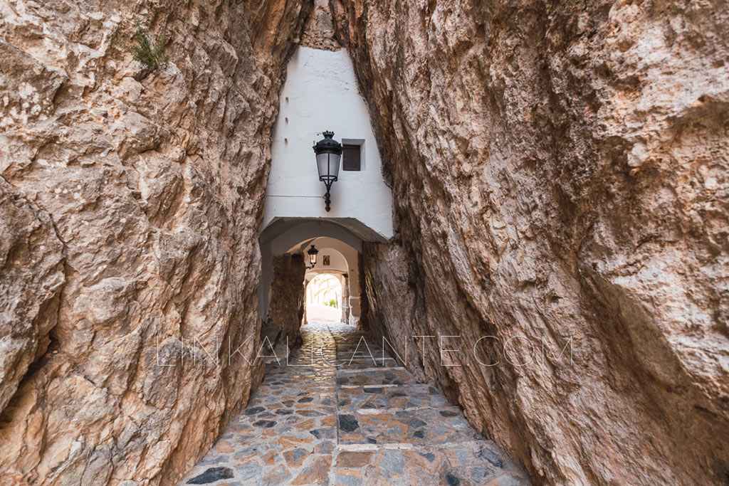 castell-guadalest-entry-tunel