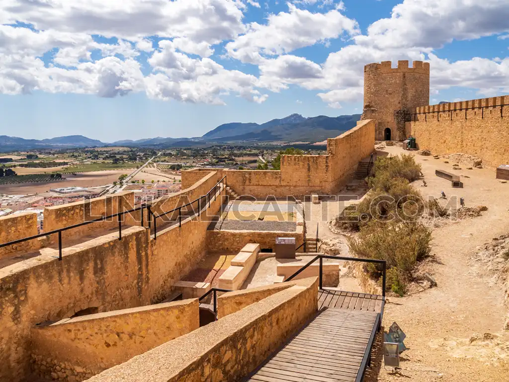 Patio de Armas, castillo de Castalla