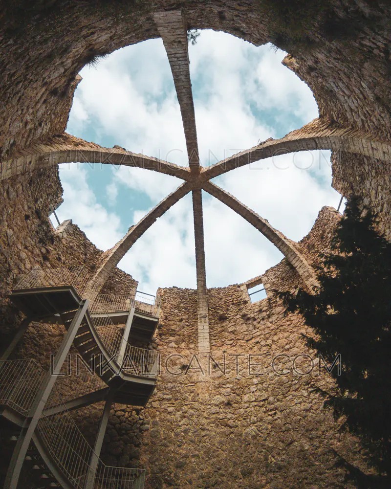 Cava Gran de Agres, interior del pozo de nieve