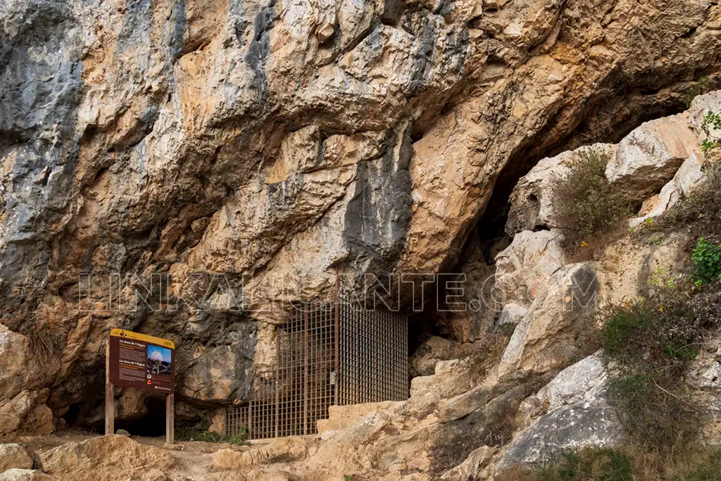 Entrada Cova Aigua Montgó