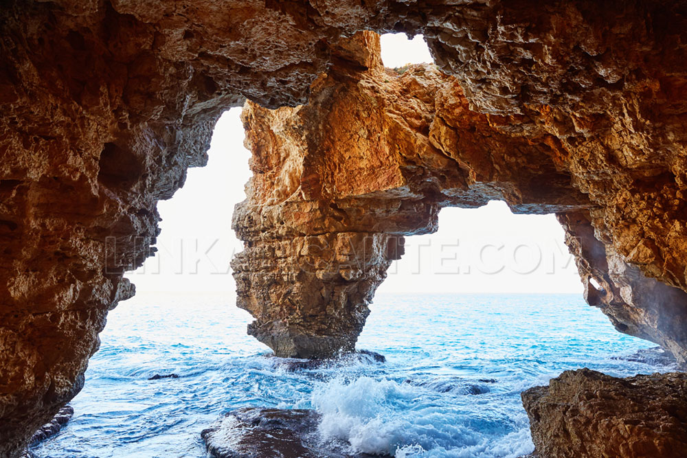 Cova dels Arcs, Cala Moraig