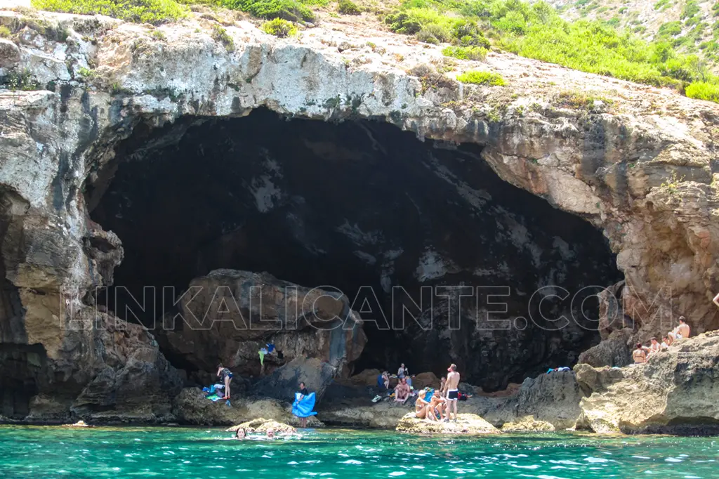 Cova Tallada desde el Mar