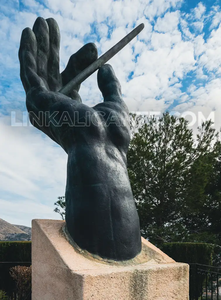 What to see in Finestrat - Musician Sculpture