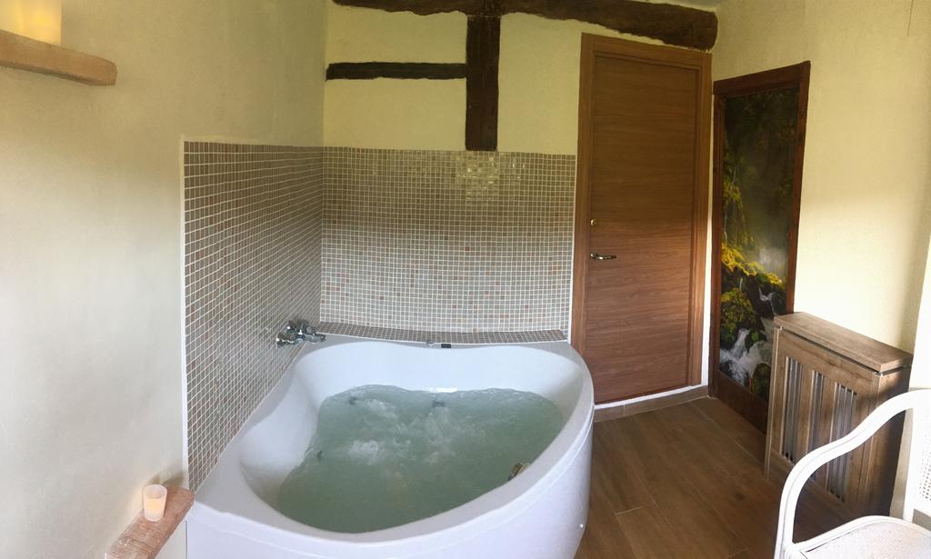 10 Hoteles con jacuzzi en Castellón: los mejores alojamientos para una escapada romántica 21 Casa Rural las Dalias, hidromasaje