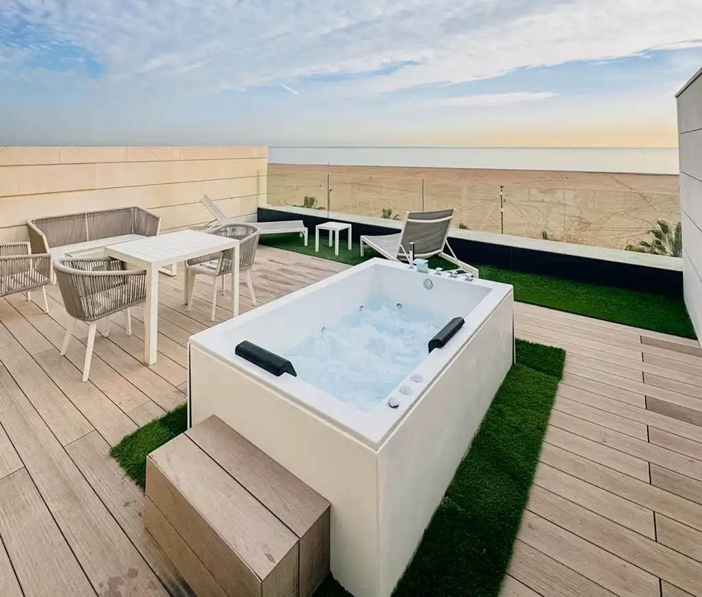 8 Hoteles en Valencia con jacuzzi en la habitación para una escapada romántica 6 Hotel Neptuno suite superior