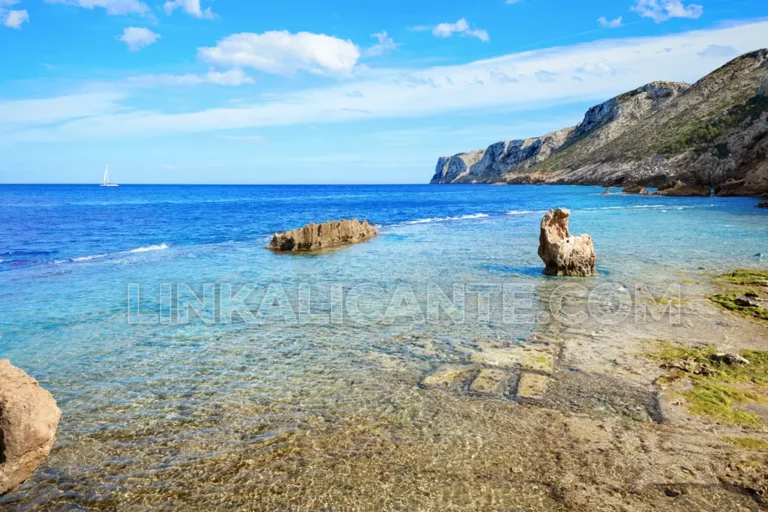 Las 12 Calas de Alicante Imprescindibles para visitar en 2026 42 Les Rotes, Dénia
