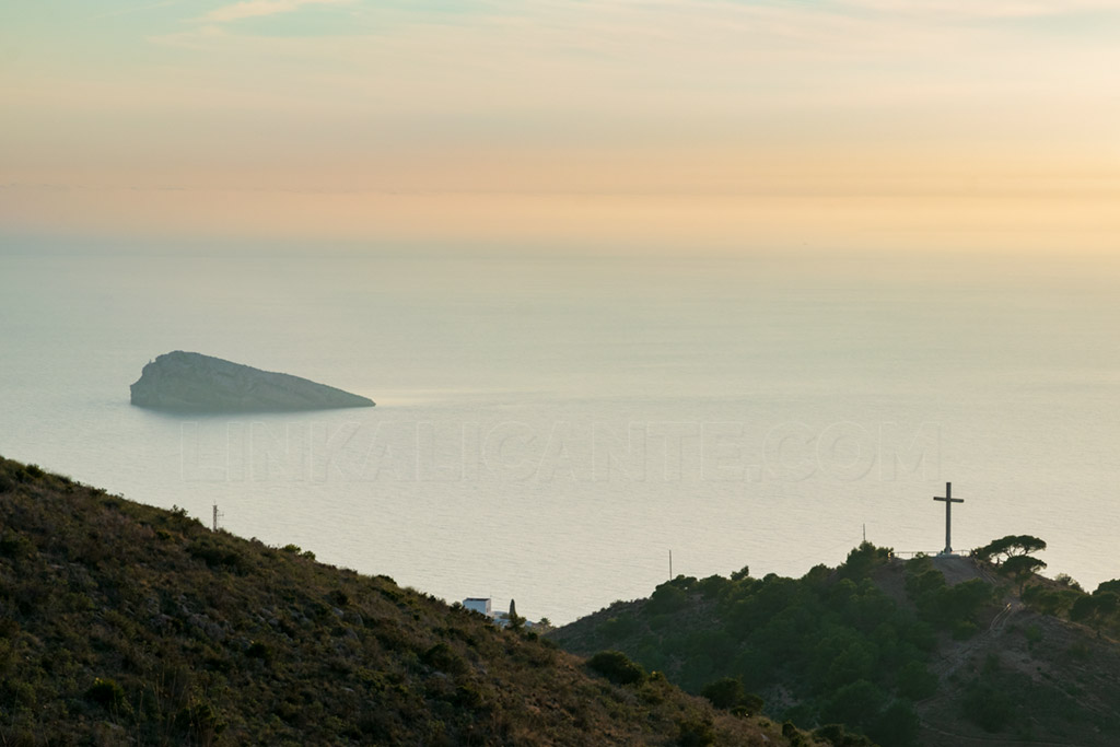 mirador-cruz-benidorm-atardecer-isla