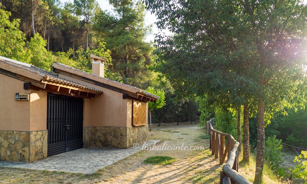 Zona acampada Molí l'Ombria, Banyeres de Mariola