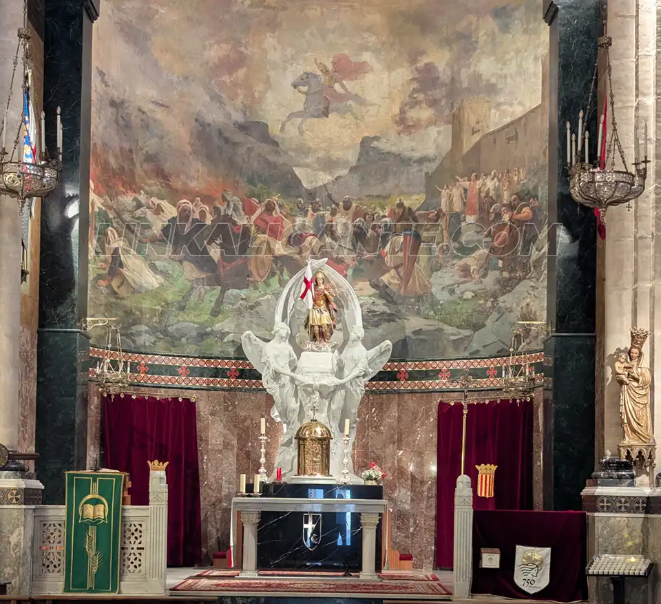 Qué ver en Alcoy en un día: ruta a pie por sus lugares imprescindibles 14 Mural iglesia de Sant Jordi, Alcoy