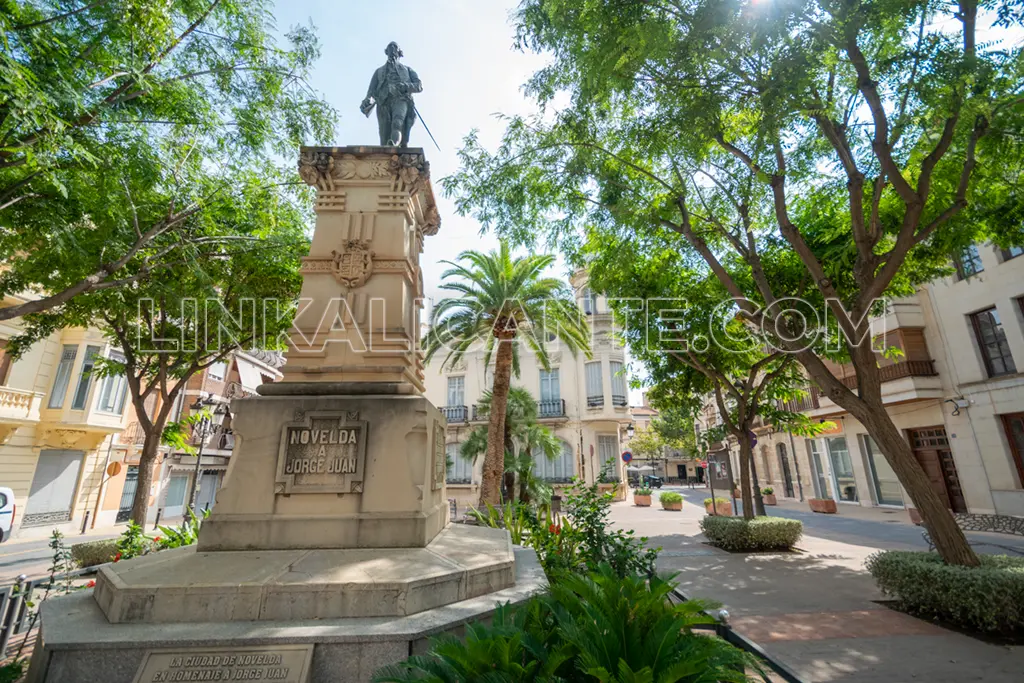 novelda-monumento-jorge-juan