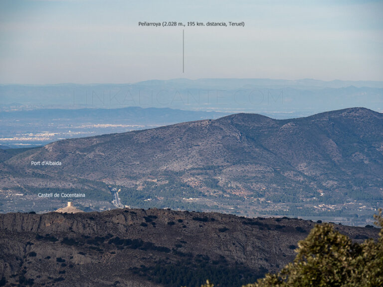 Peñarroya desde la Serra dels Plans (Alicante)