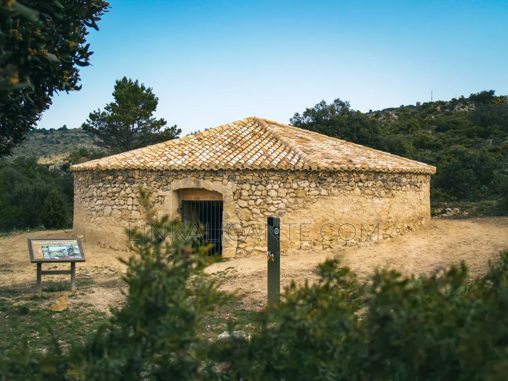 Pou del Canyo, Ibi, Font Roja