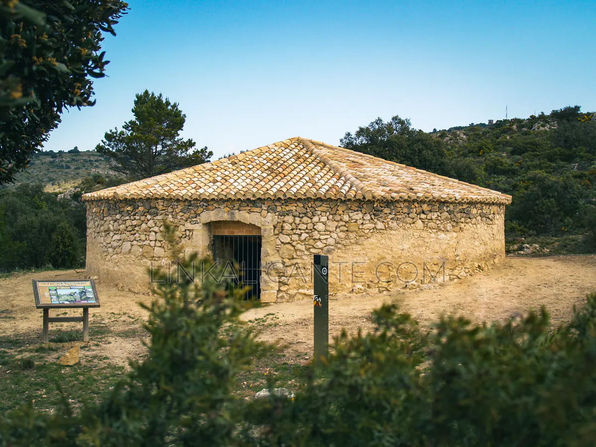 Pou del Canyo, Ibi, Font Roja