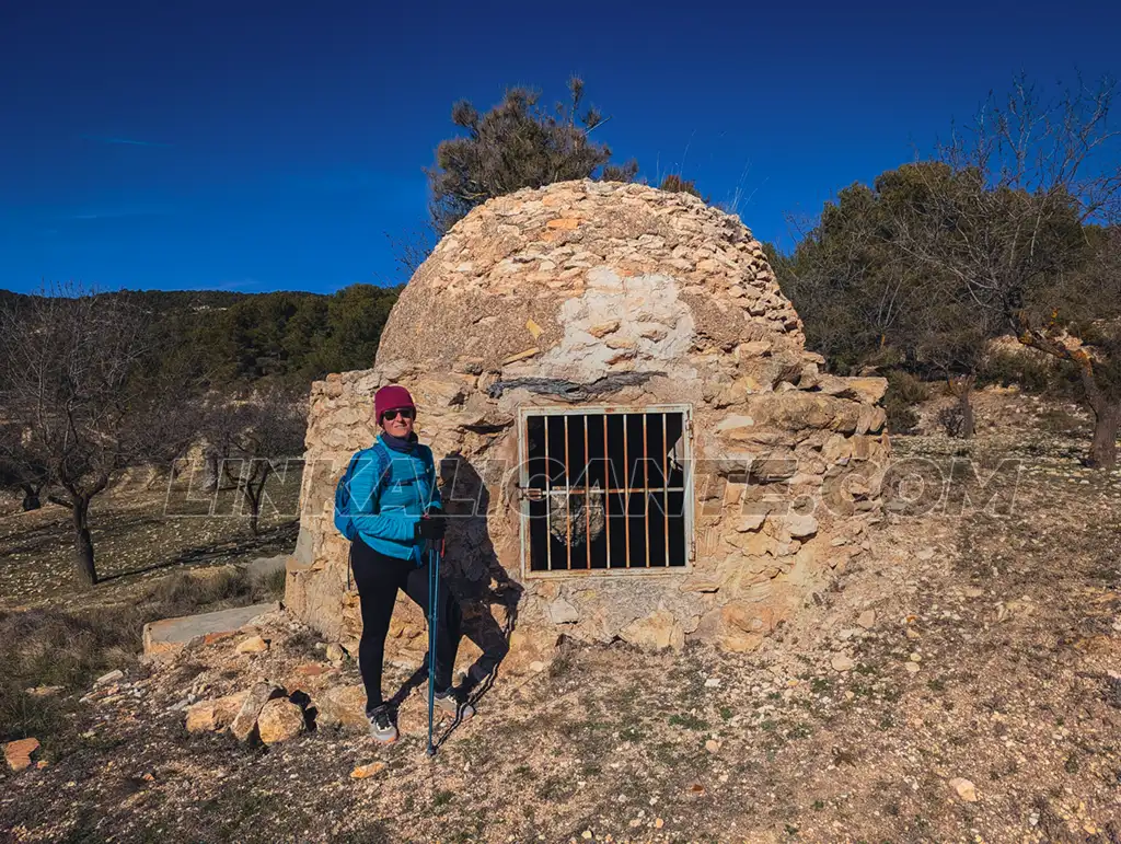 La Replana (Castalla): ruta circular por la Serra de l'Arguenya 6 Pozo en Les Fermoses, Castalla