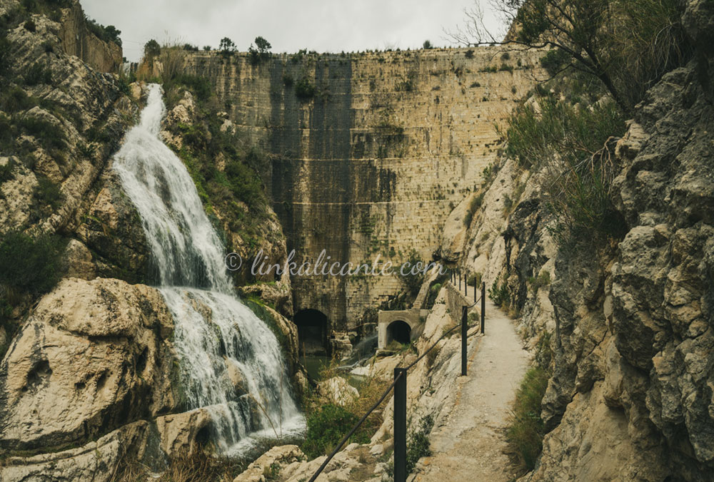 Presa del Pantano de Tibi (Alicante)