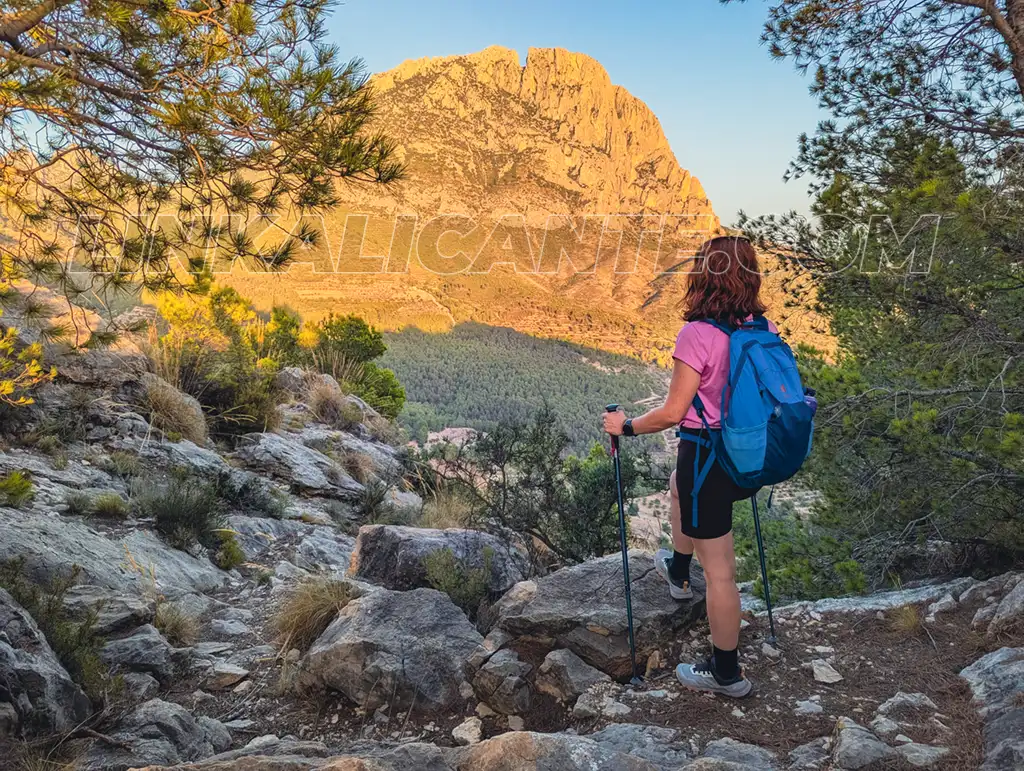 Puig Campana desde el Portell de Lopes, al atardecer