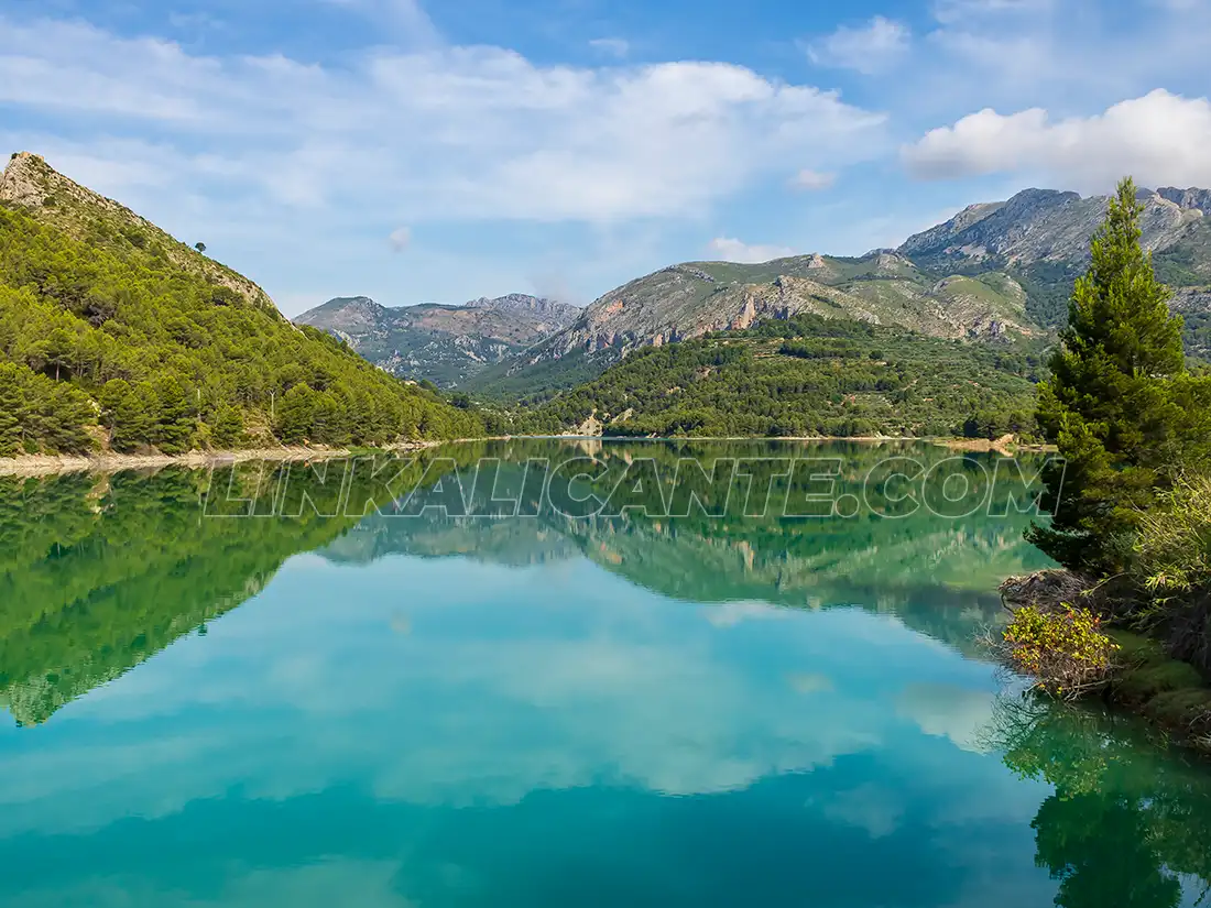 9 Rutas por pantanos y embalses de la provincia de Alicante 14 Ruta circular embalse de Guadalest