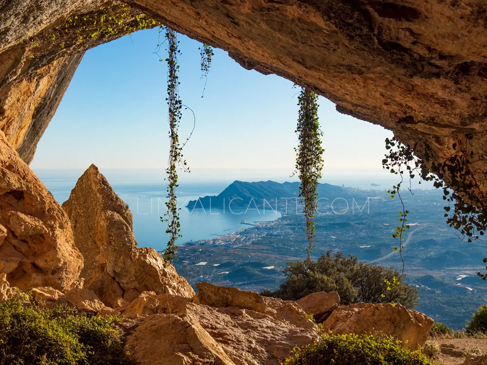 El Forat de Bèrnia, vistas a la bahía de Altea