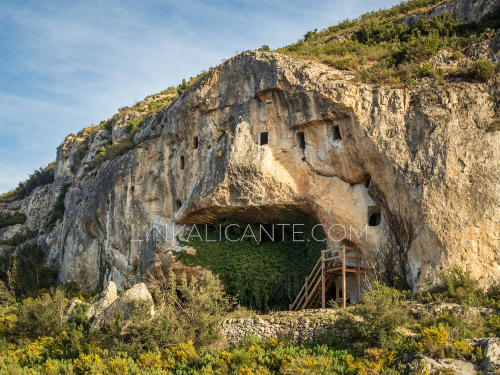 Cova de les Finestres, Alfafara