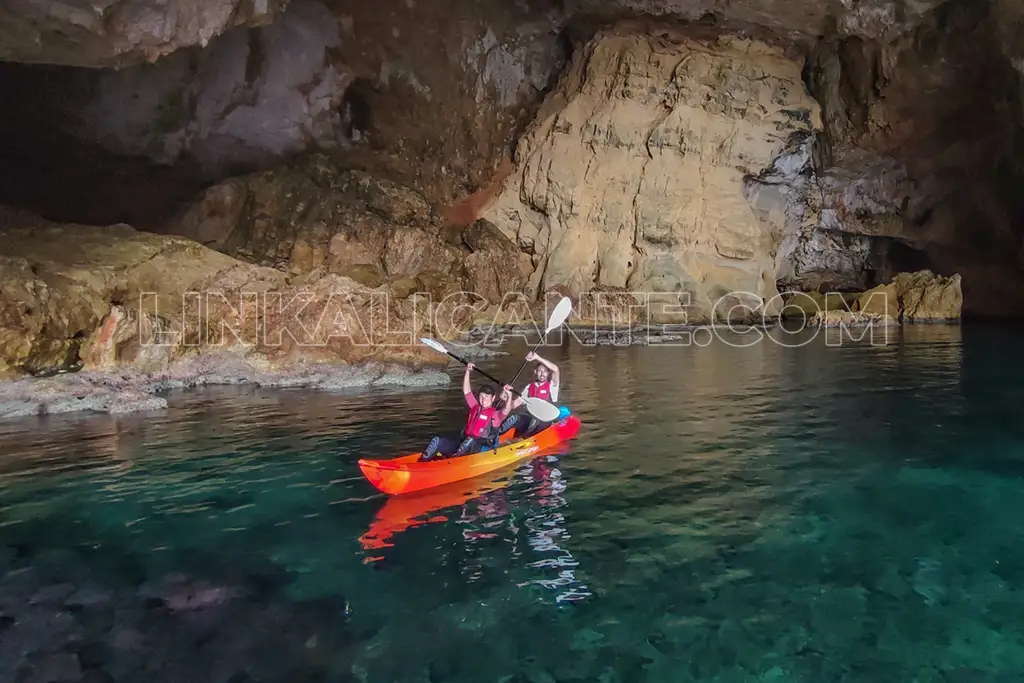 La Cova dels Òrguens, bajo el Cabo de la Nao (Jávea)