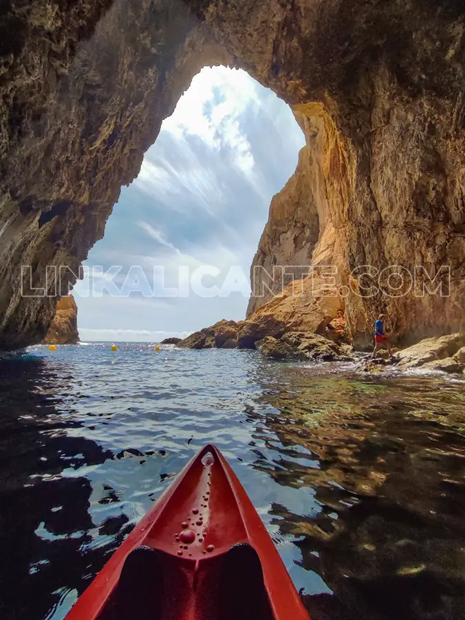 Ruta en kayak a la Cova del Òrguens de Jávea