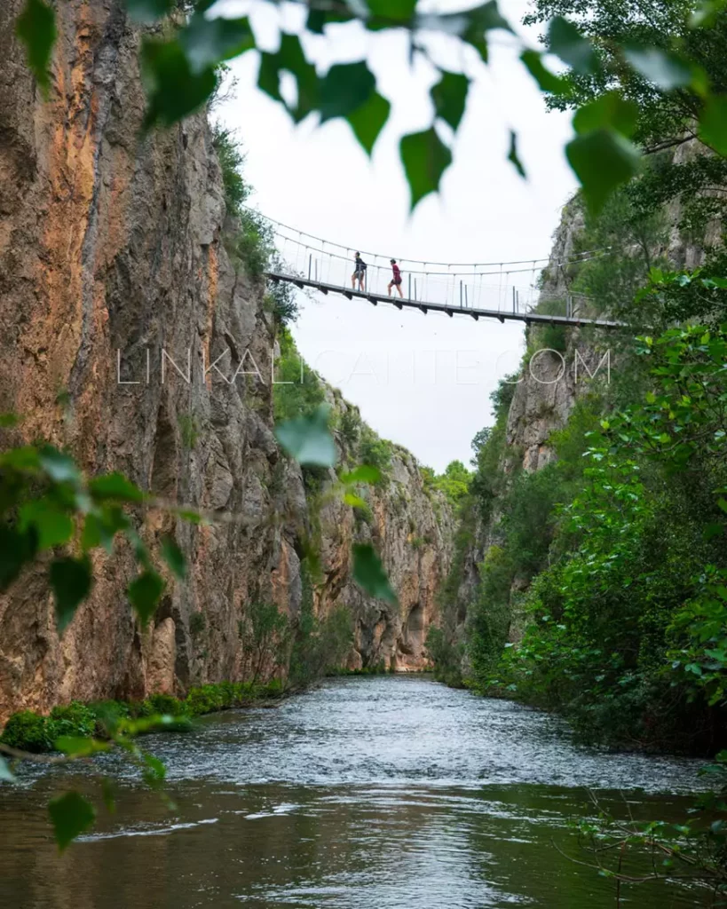 Fragante acerca de Espera un minuto Ruta de los Puentes Colgantes de Chulilla, a través de las Hoces del Turia