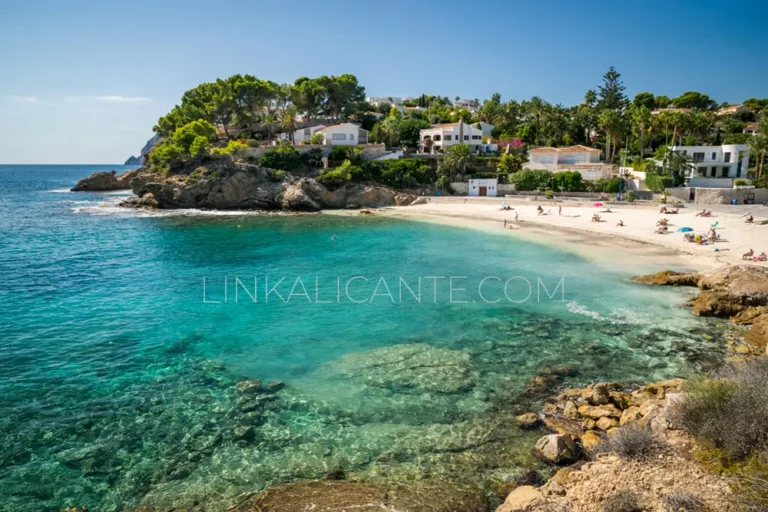 Las 12 Calas de Alicante Imprescindibles para visitar en 2026 40 Platja de la Fustera, Paseo Ecológico de Benissa