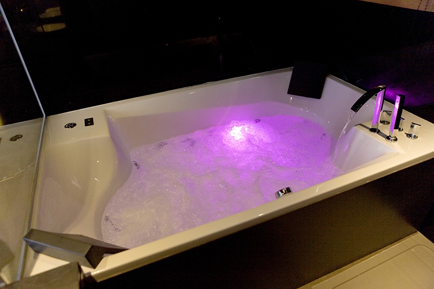 10 Hoteles con jacuzzi en Castellón: los mejores alojamientos para una escapada romántica 17 Suite con jacuzzi El Faixero