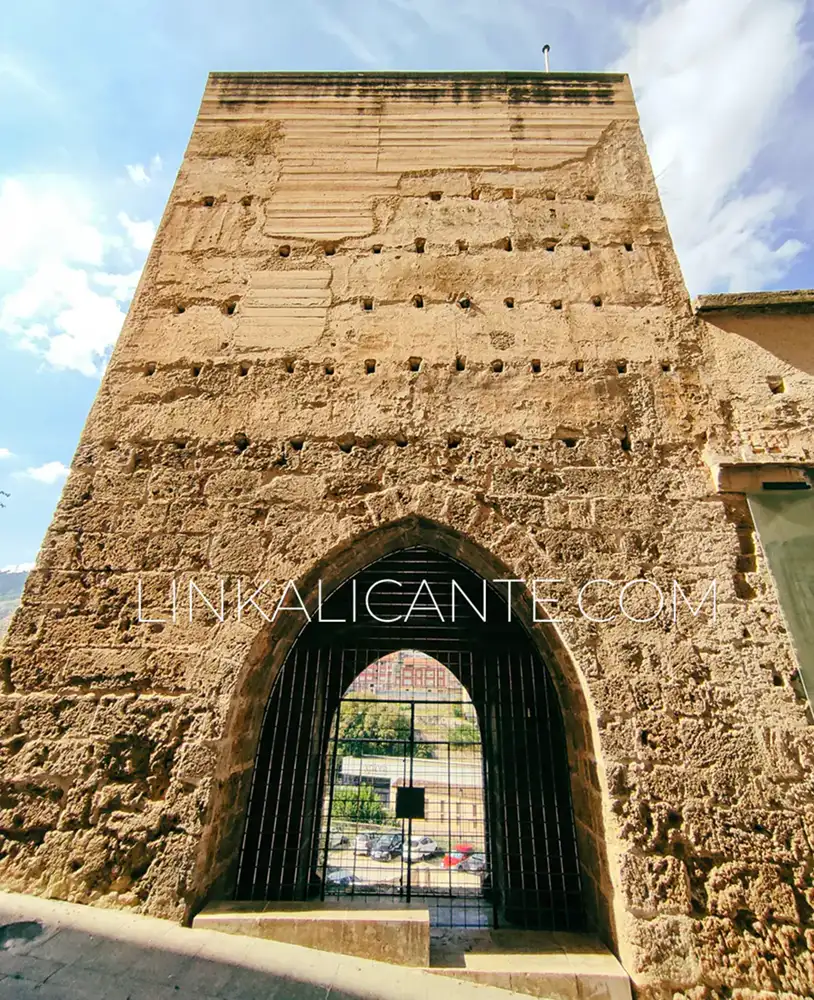 Qué ver en Alcoy en un día: ruta a pie por sus lugares imprescindibles 16 Torre de N'Aiça, Alcoy