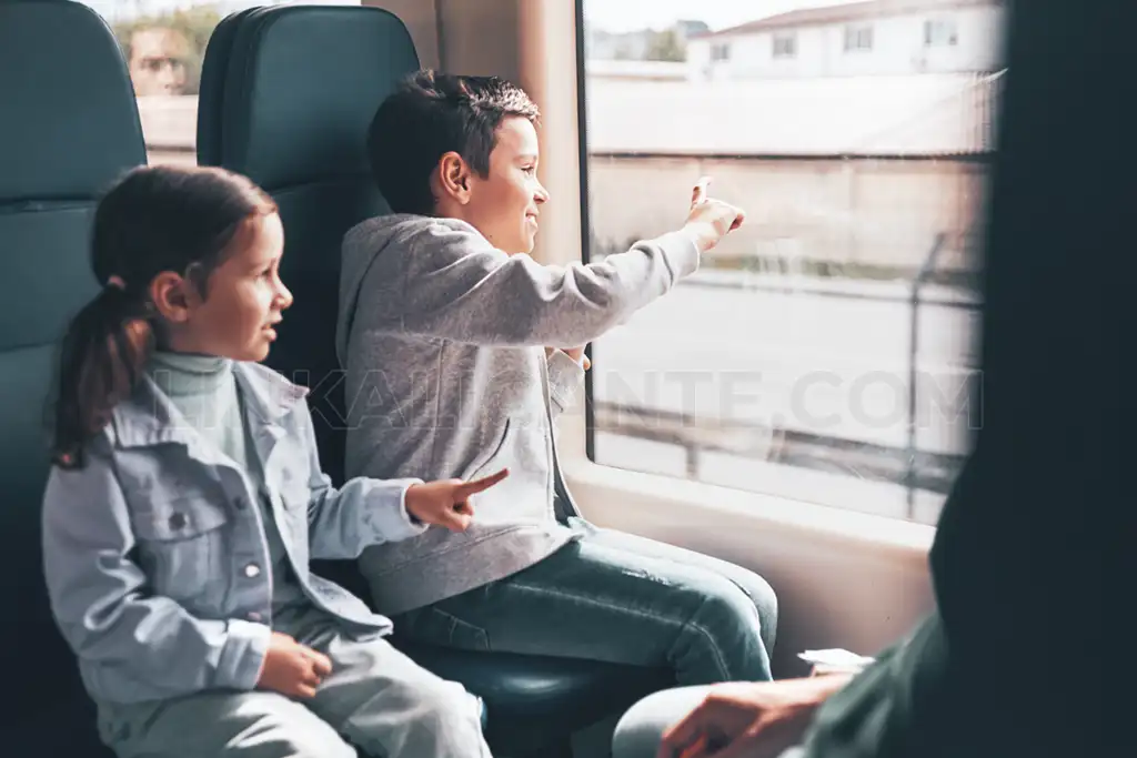 Viajar en tren a Alicante con niños
